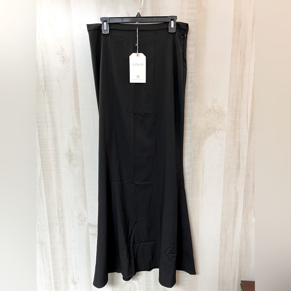 Inherit Black Skirt - NWT - Size 8 - Picture 1 of 5